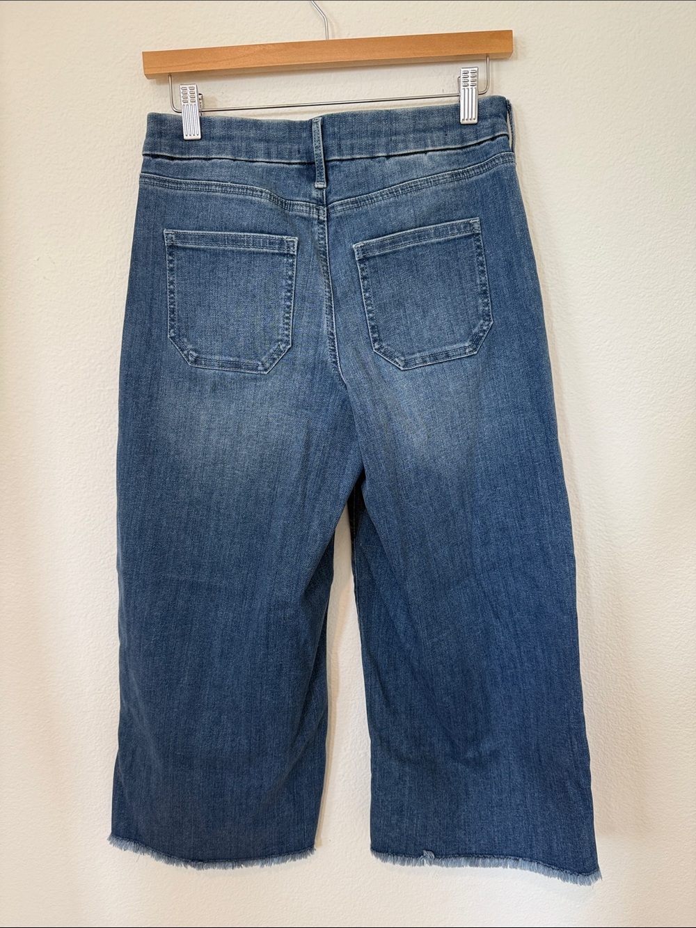 NYDJ Patchie Major Wide Leg Capri Jeans
- Compass - Size 2 - Picture 7 of 12